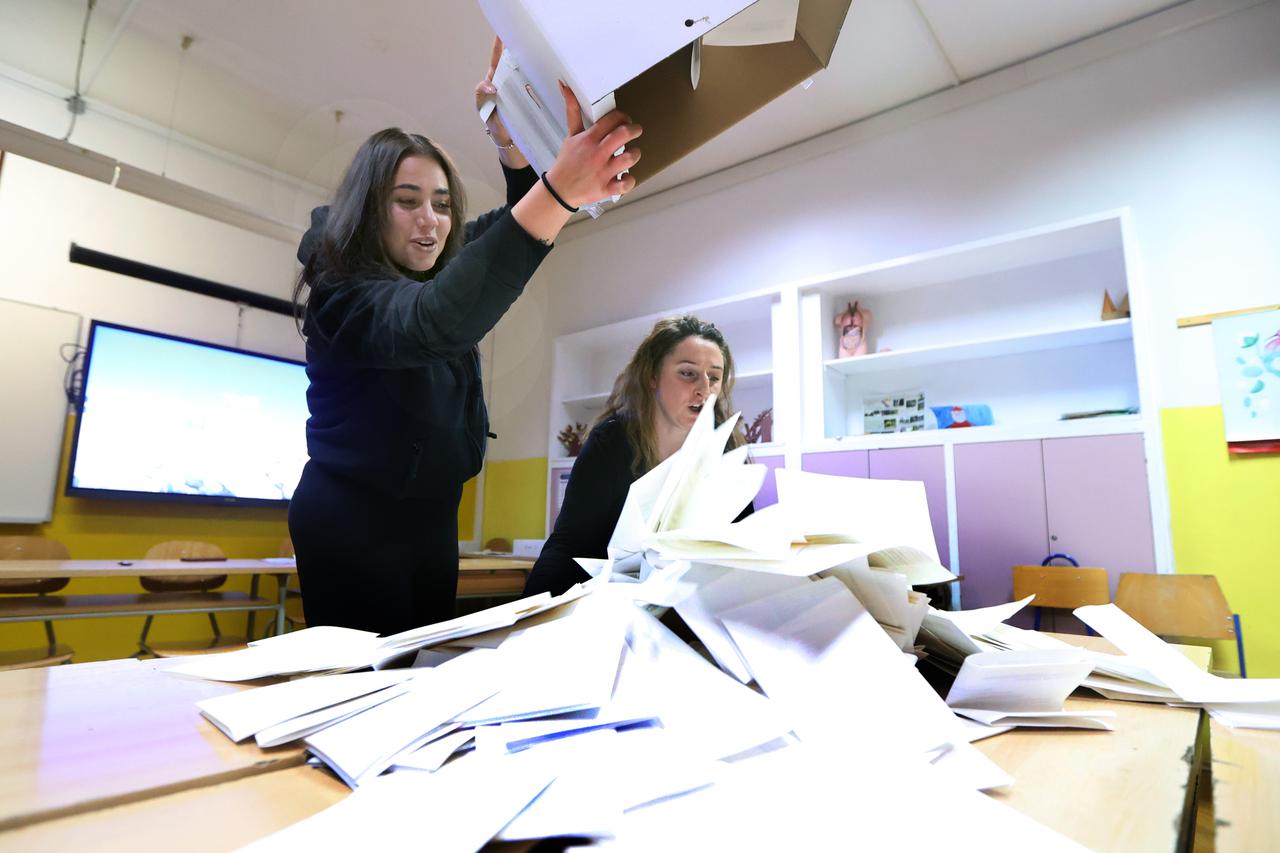 U Šibeniku nakon zatvaranja birališta započelo prebrojavanje glasova 