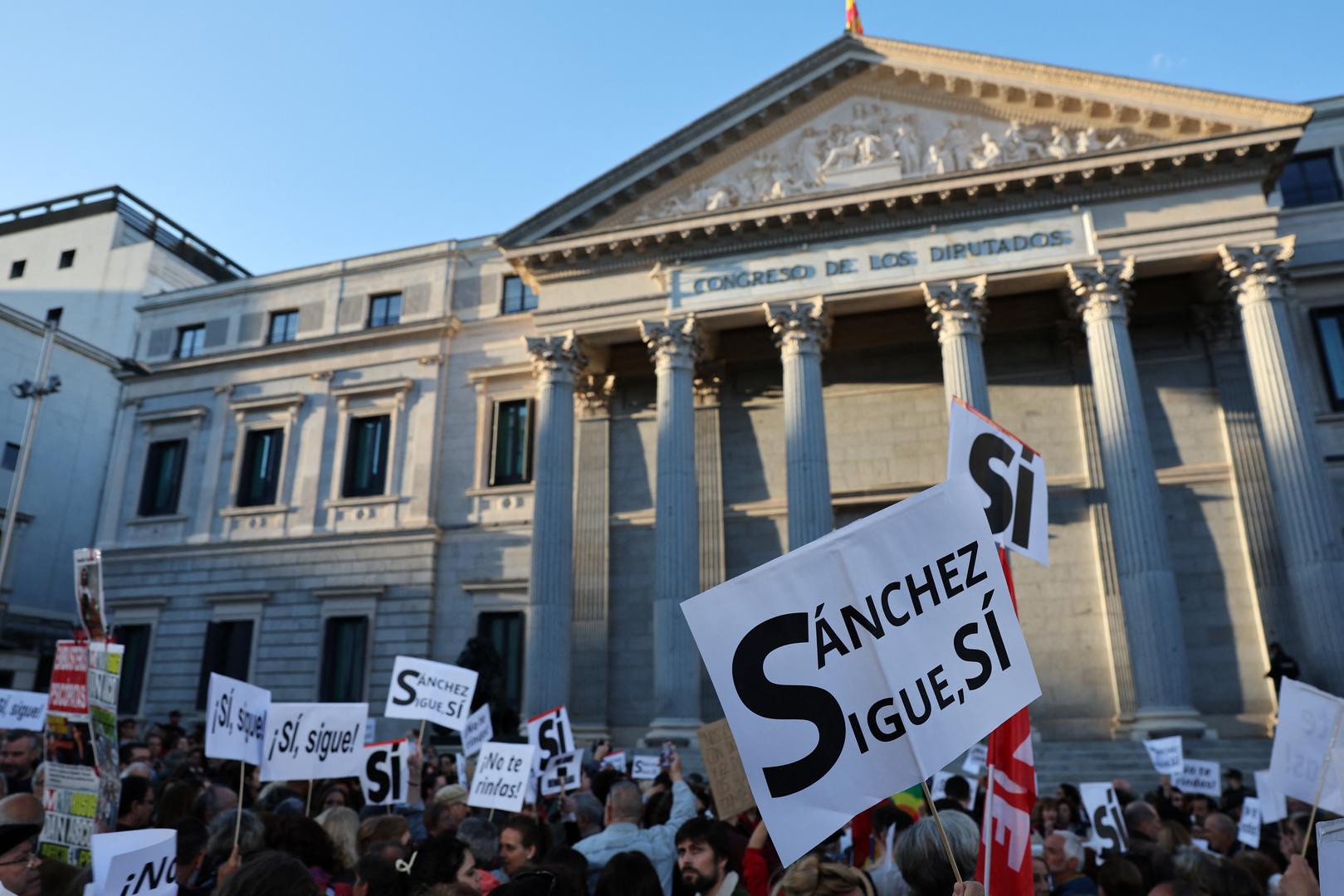 People march to show support for Spain's Prime Minister Pedro Sanchez, in Madrid, Spain, April 28, 2024. REUTERS/Violeta Santos Moura Photo: VIOLETA SANTOS MOURA/REUTERS