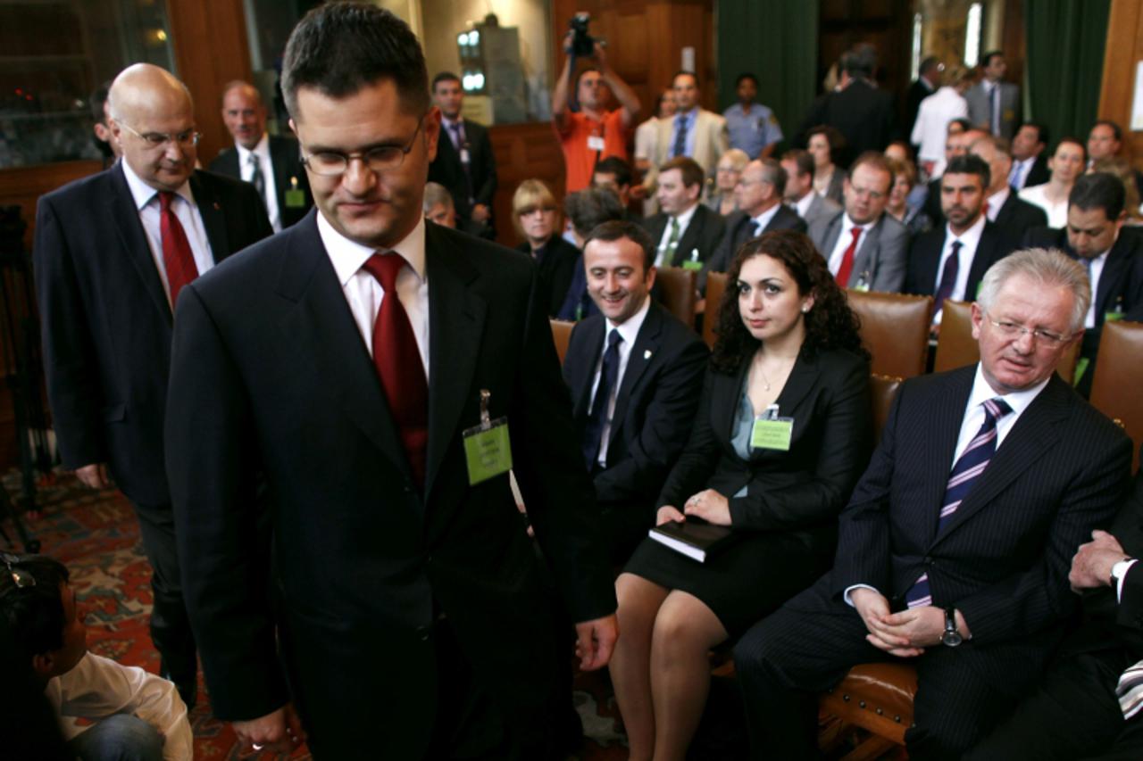 'Serbia\'s Foreign Minister Vuk Jeremic (2nd L) arrives at the International Court of Justice at the Peace Palace in The Hague as Kosovo\'s Foreign Minister Skender Hyseni (R) looks on, July 22, 2010.