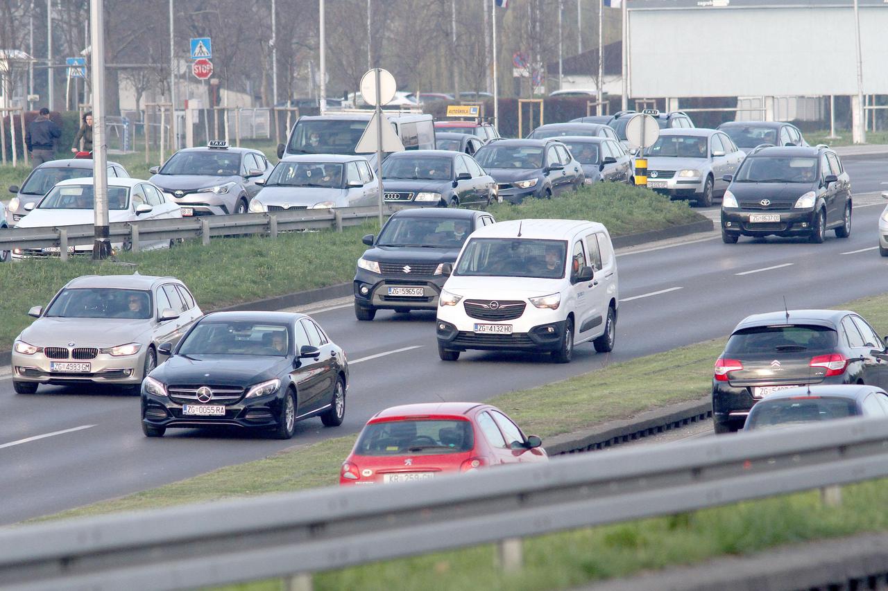 Obveza korištenja dnevnih svjetala po zakonu prestaje 31. ožujka