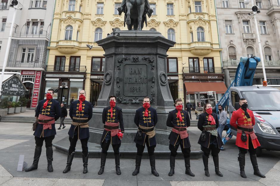 Zagreb: Ban Jelačić dobio kravatu