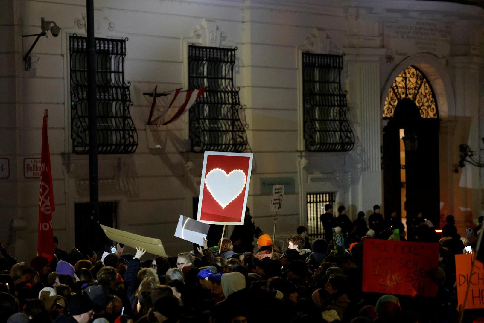 Protesters demonstrate against far-right Freedom Party (FPO) in Vienna, Austria, January 9, 2025. REUTERS/Lisa Leutner Photo: LISA LEUTNER/REUTERS