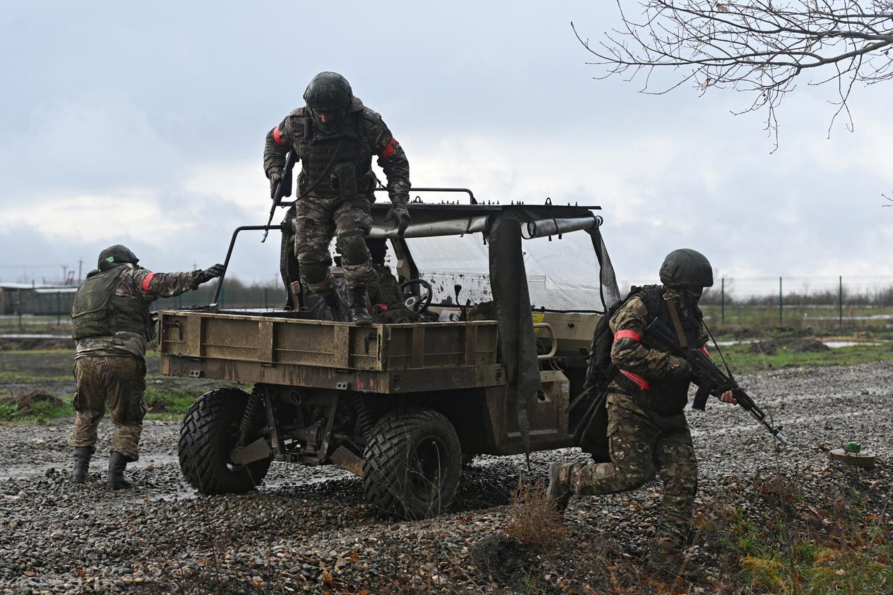 Russian soldiers undergo combat training in Krasnodar region