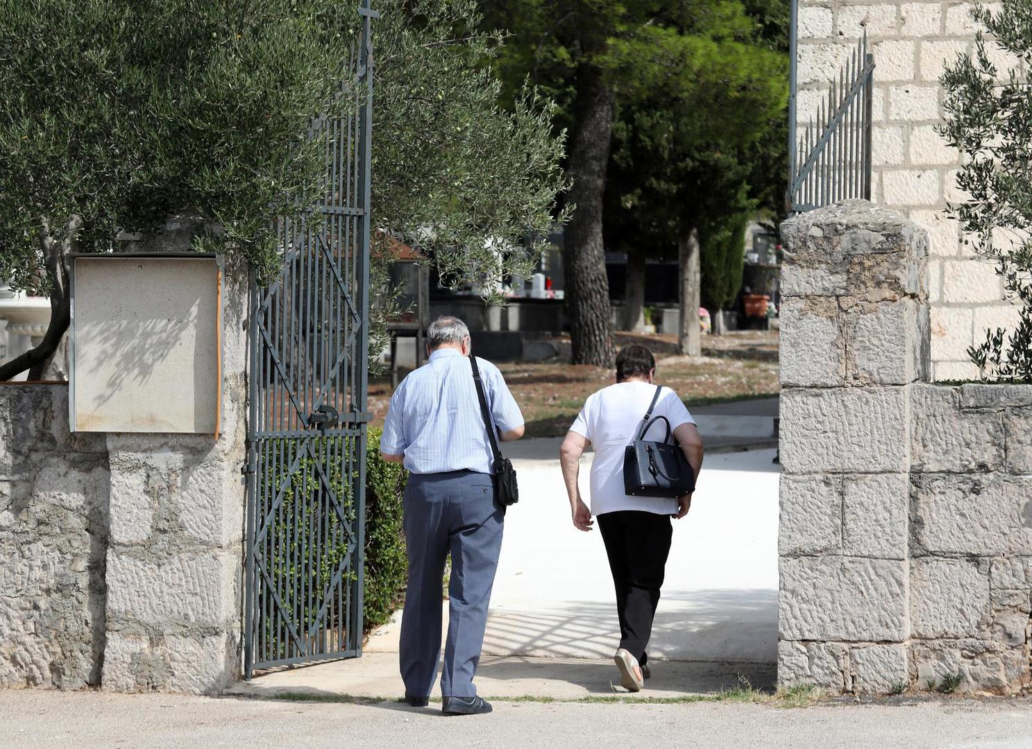 04.09.2022., Dubrava - Bracni par Skugor, Dane i Rada, nisu ove nedjelje dosli na misu u zupnu crkvu Gospe od Zdravlja u Dubravi iako su redoviti. Pretpostavka je da su upozoreni da ih pred crkvom cekaju mediji.  Photo: Dusko Jaramaz/PIXSELL