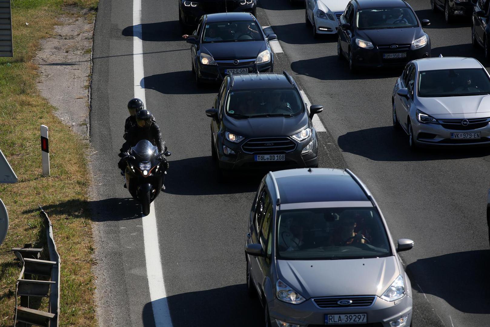 Na Lučkom su kolone trenutno nešto manje, ali tijekom jutra su bile i do 6 kilometara.