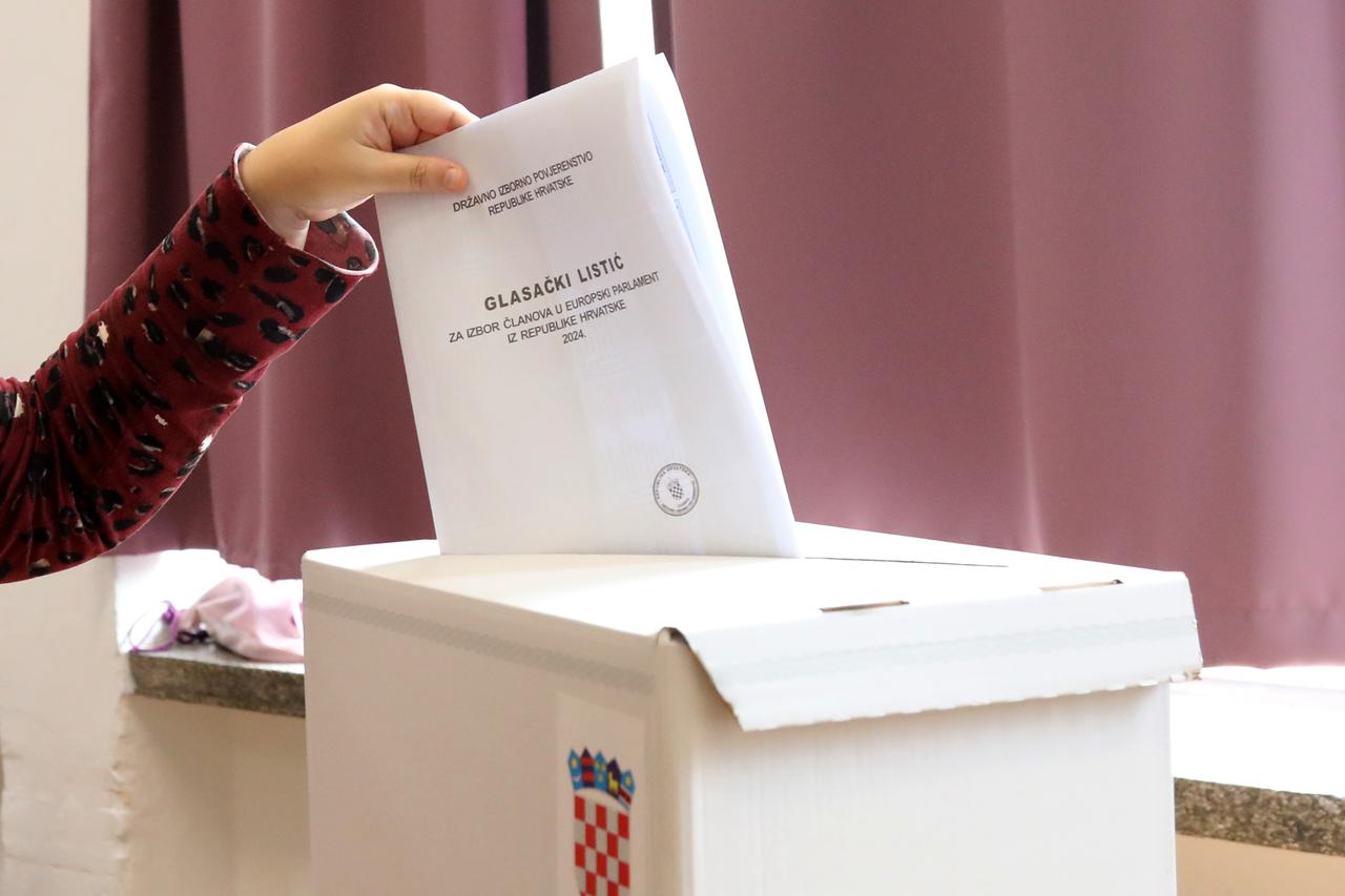 Šibenik: Do 16,30 sati na birališta je izašlo 15,05% glasača