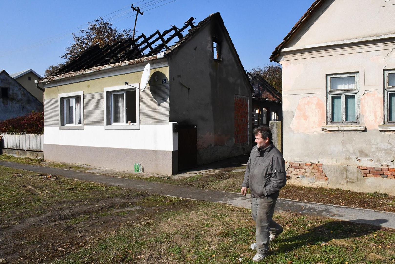 31.10.2021., Klokocevci - U pozaru izgorjela obiteljska kuca Stjepana i Ane Maleta. U kuci je bilo sestero djece od kojih na sreću nitko nije stradao.
