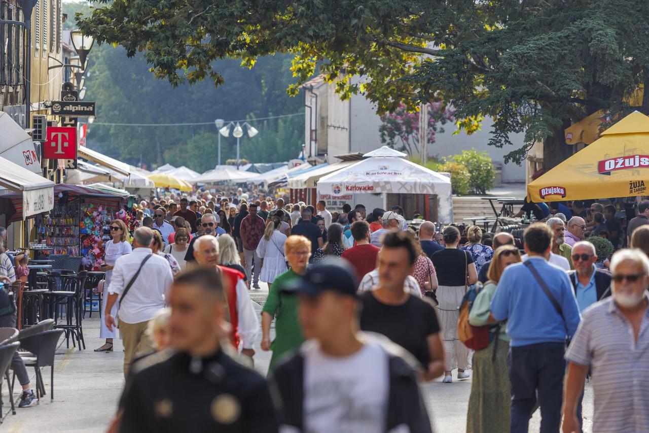 Velika gužva u centru Sinja na blagdan Velike Gospe