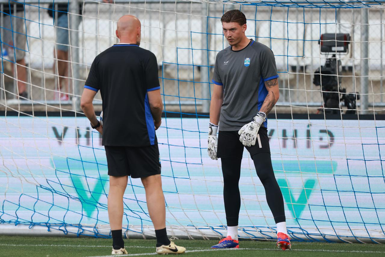 Osijek: Zagrijavanje prije početka utakmice  drugog pretkola Konferencijske Lige: NK Osijek - FCI Levadia Tallinn