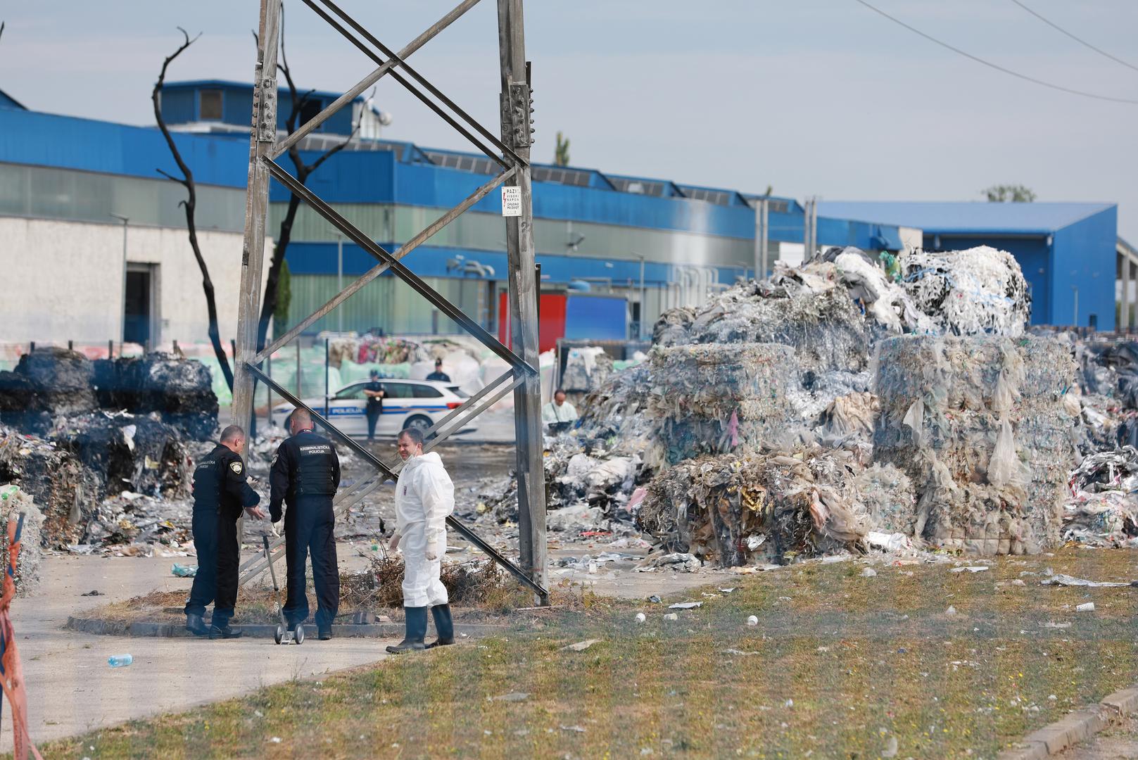 Tijekom noći smo dežurali, a jutros je krenuo očevid. Nakon završetka očevida i utvrđivanja uzroka požara postrojba će se povući i za nas je u tom trenutku intervencija završena, dodao je. 