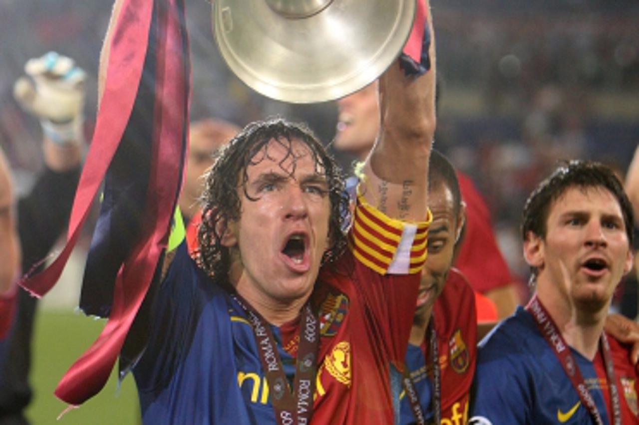 'Barcelona\'s Carles Puyol celebrates with the UEFA Champions League trophyPhoto: Press Association/PIXSELL'