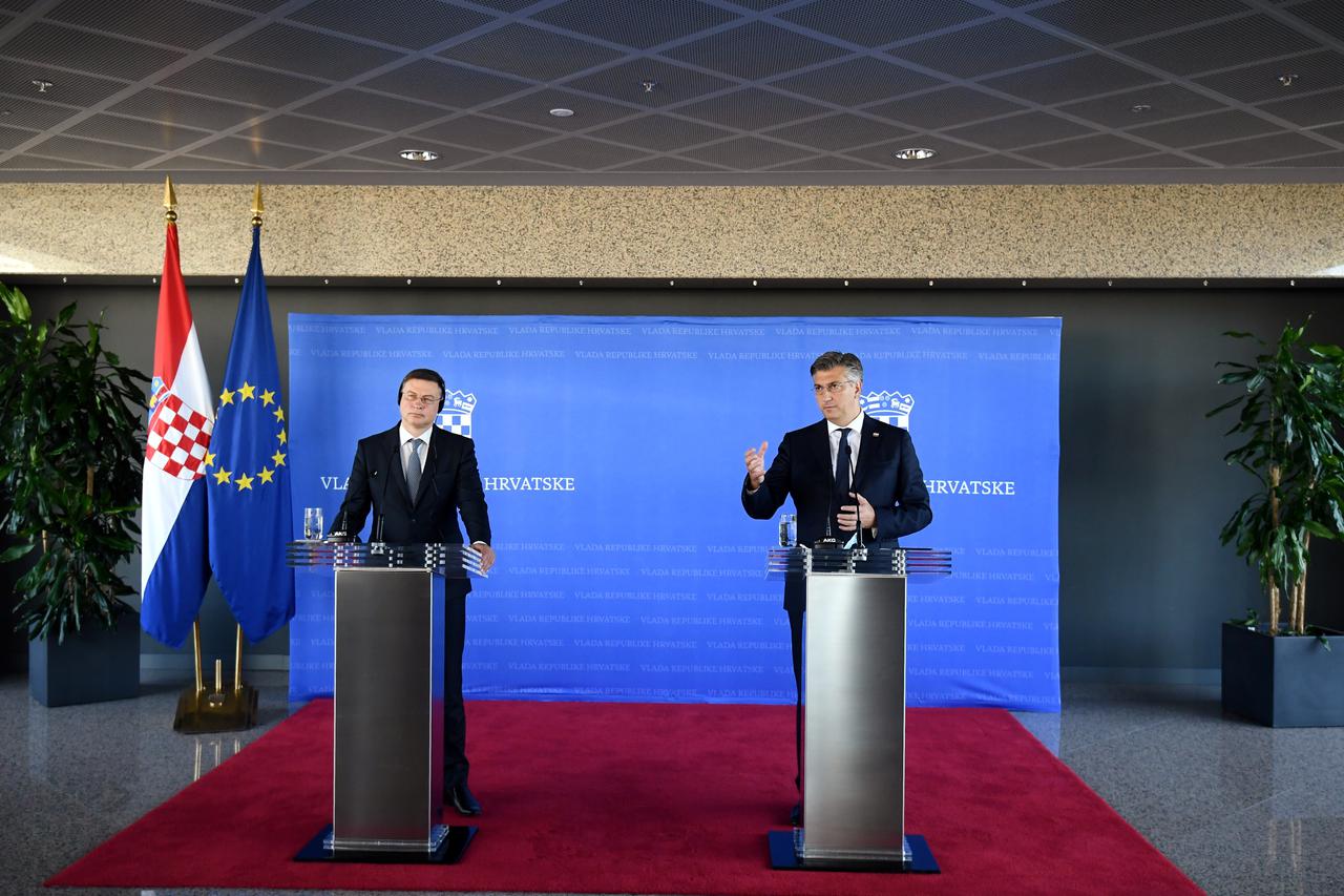 Zagreb: Plenković i Dombrovskis obratili se medijima nakon sjednice Nacionalnog vijeća