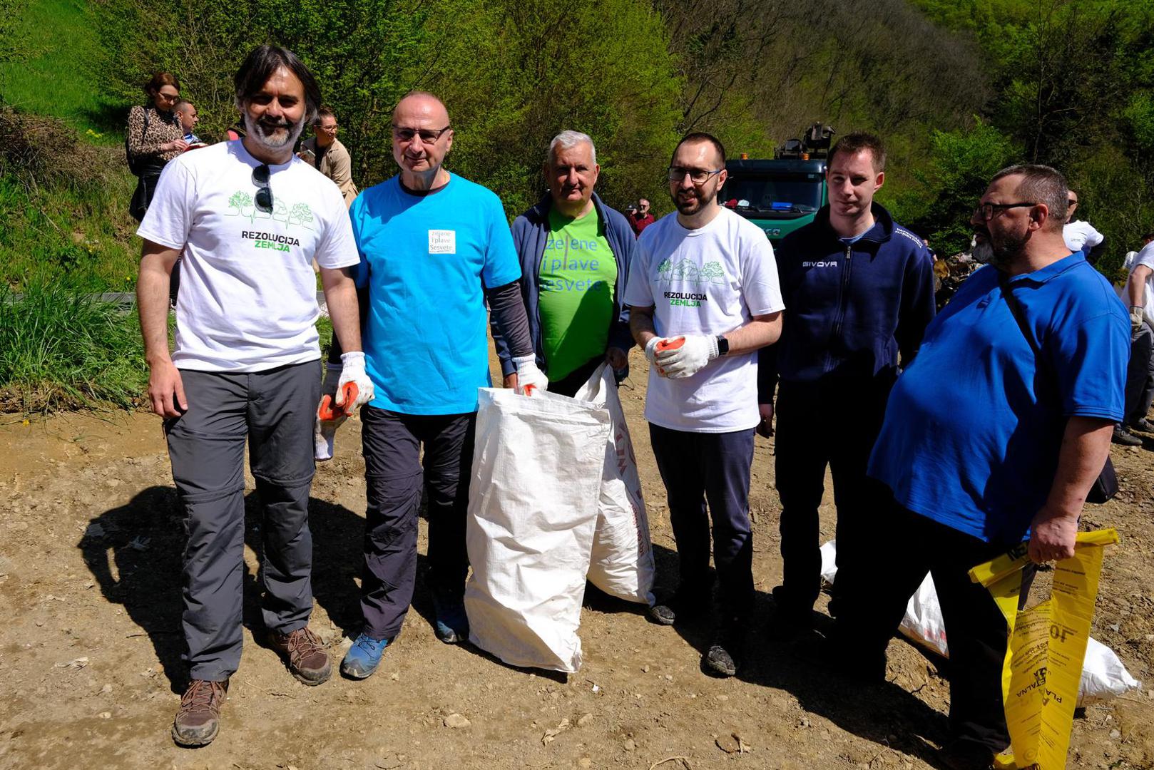 22.04.2023., Zagreb - Projekt Rezolucija Zemlja na Dan planeta Zemlje okupio je mnogobrojne gradane koji su se odazvali akciji ciscenja raznih lokacija diljem grada. U akciji je sudjelovao gradonacelnik Tomislav Tomasevic,  i ministar Gordan Grlic Radman. Photo: Slaven Branislav Babic/PIXSELL