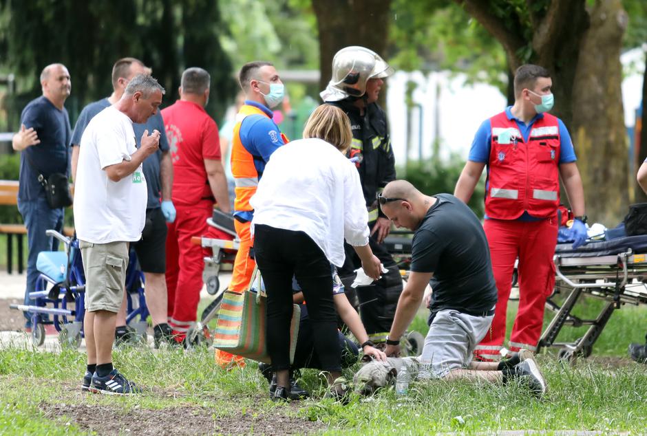 Zagreb: Veliki požar u zgradi u naselju Trnsko, stanari se evakuiraju