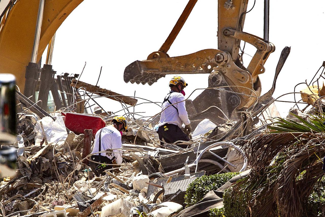 Champlain Towers Collapse Aftermath - Florida