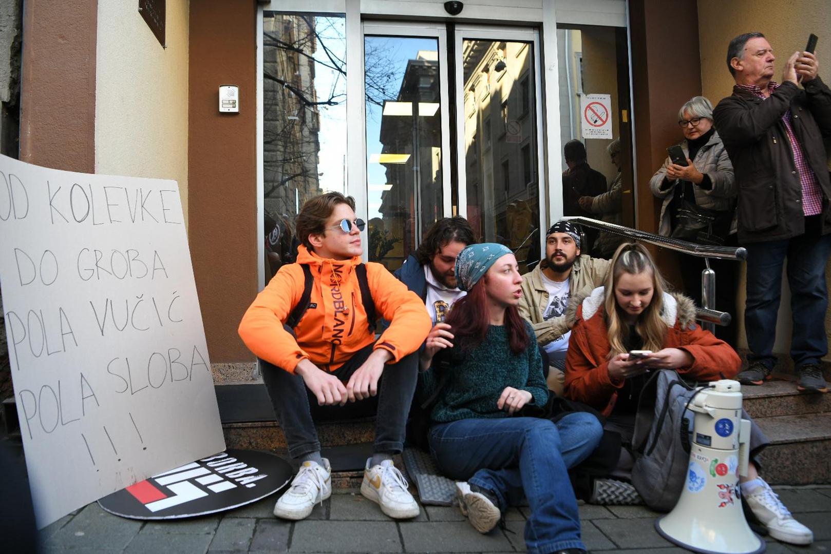 25, December, 2023, Belgrade -  A gathering of students began in front of the Ministry of State Administration and Local Self-Government, who announced traffic blockades at two locations in Belgrade due to alleged election theft. Pavle Cicvaric, Nikola Krstic, Ivan Bjelic. Photo: A.H./ATAImages

25, decembar, 2023, Beograd - Ispred Ministarstva drzavne uprave i lokalne samouprave pocelo je okupljanje studenata koji su najavili blokade saobracaja na dve lokacije u Beogradu zbog navodne izborne kradje. Photo: A.H./ATAImages