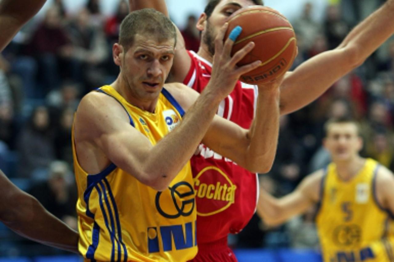 '27.11.2010., Kosarkaski centar Drazen Petrovic, Zagreb - NLB liga, 9. kolo, KK Zagreb CO - KK Cedevita. Luka Zoric s loptom.  Photo: Jurica Galoic/PIXSELL'