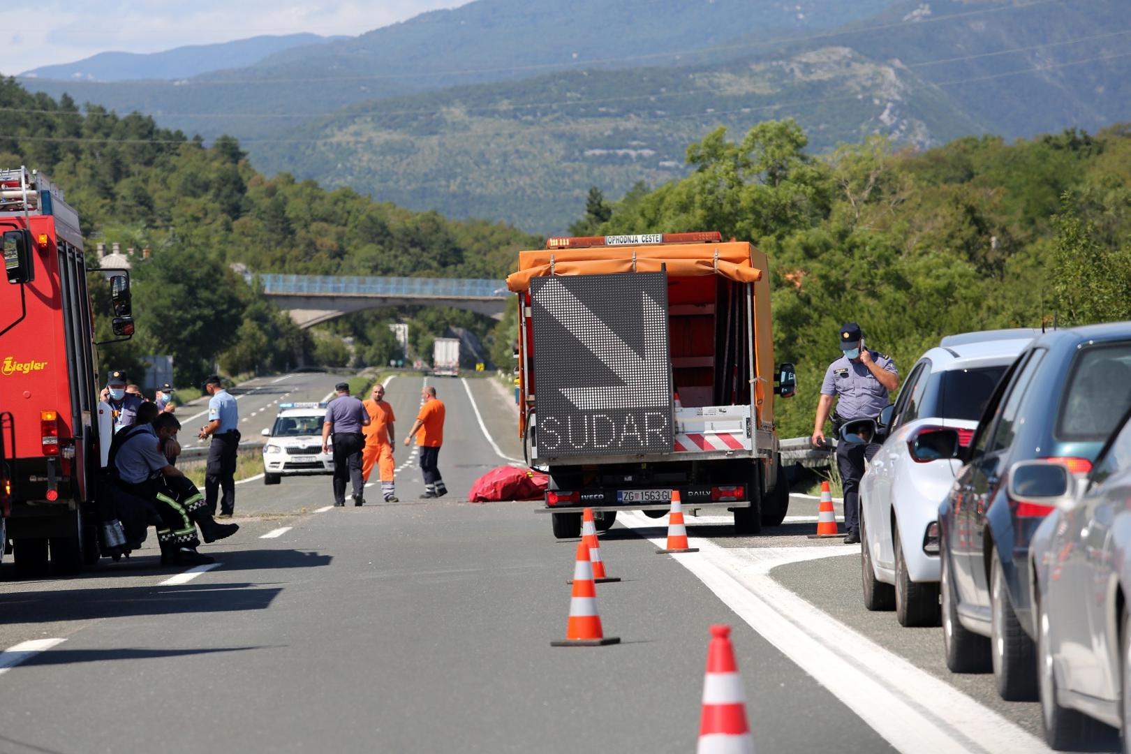 24.08.2020., Rijeka - Kamion cisterna prevrnula se na autocesti Rijeka - Zagreb kod benzinske crpke na Cavlima.
Photo: Goran Kovacic/PIXSELL