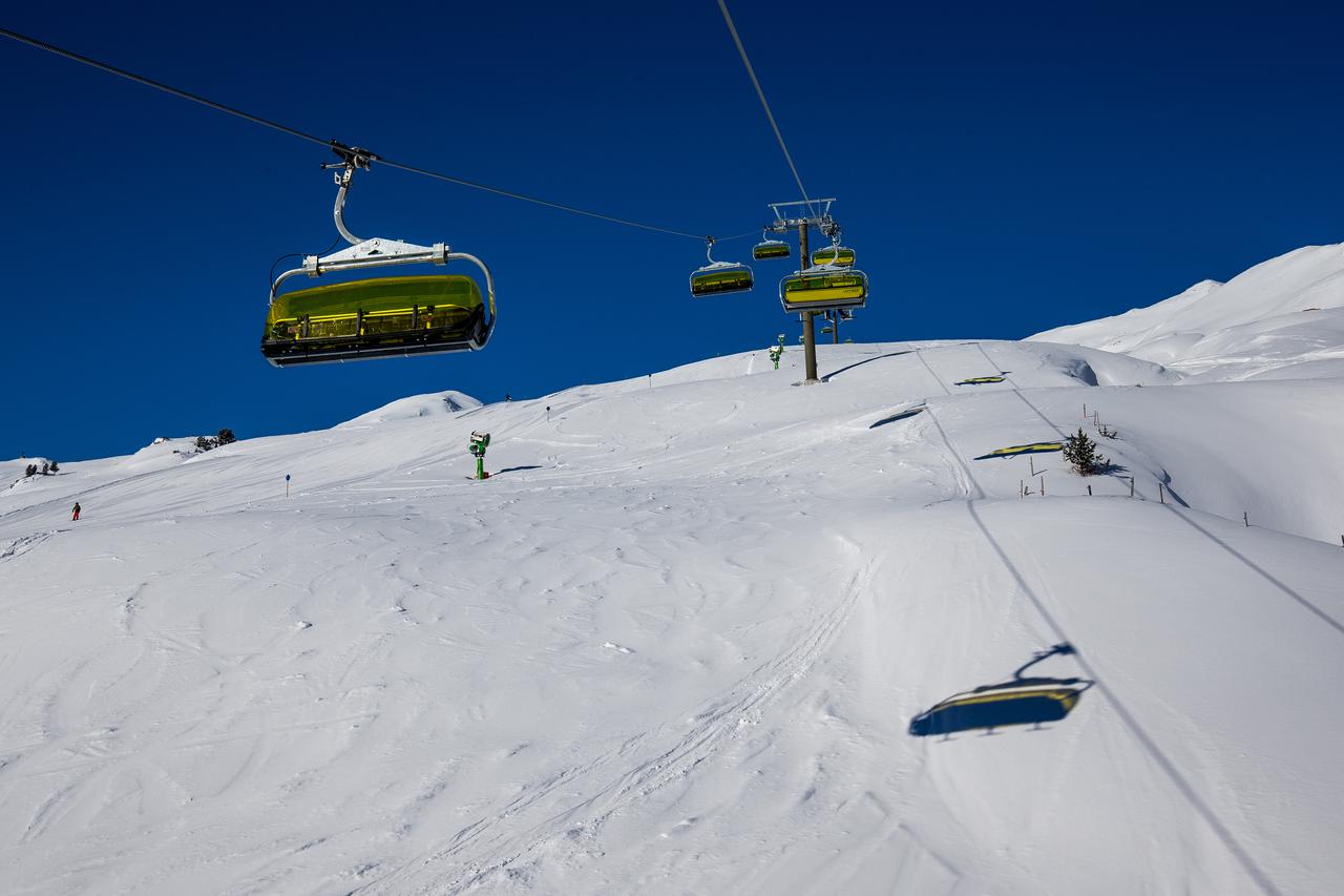 Prekrasno vrijeme na skijalištu Wildkogel - Arena u Austriji