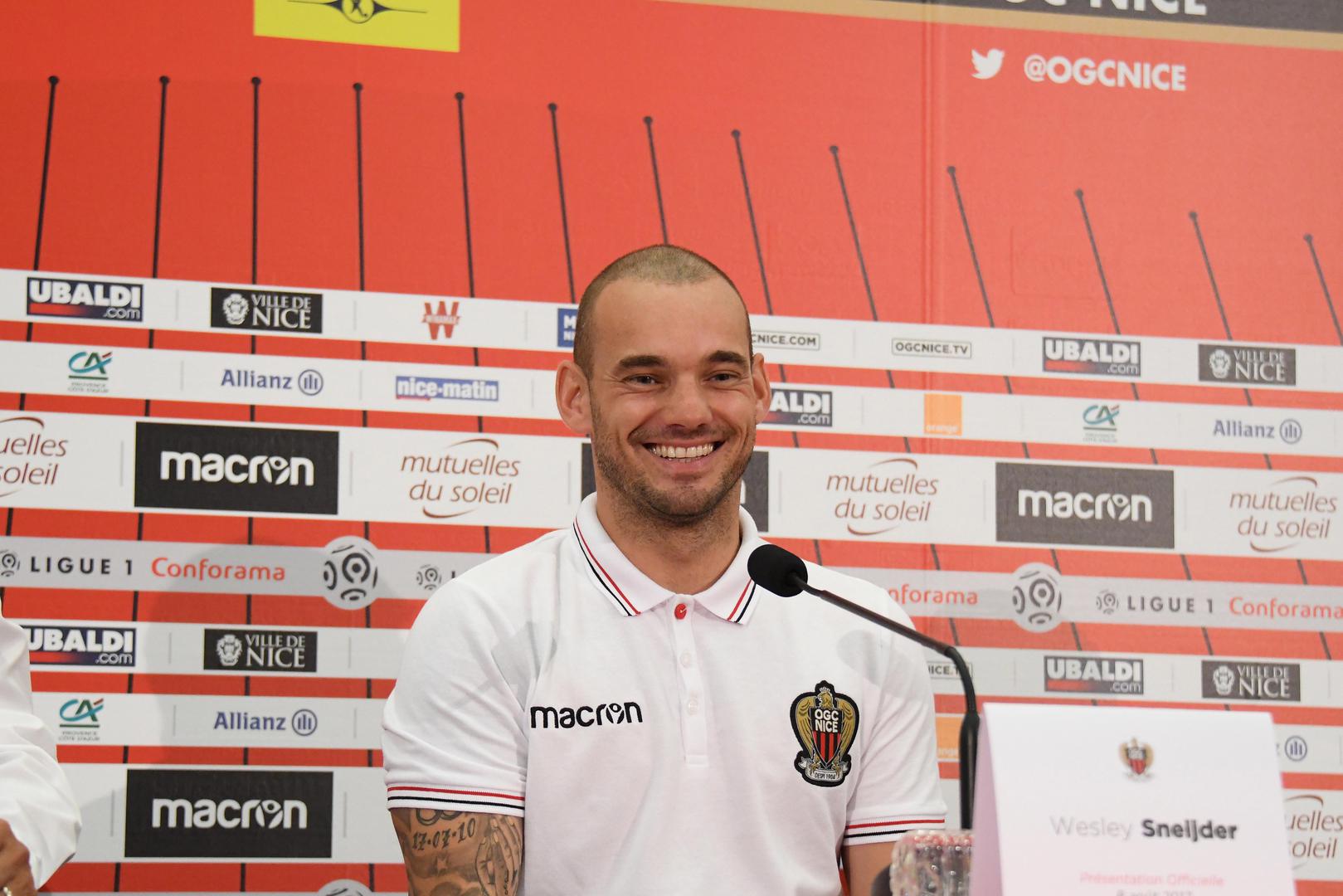 Wesley Sneijder - Sjajni veznjak, za kojeg mnogi smatraju da je pokraden 2010. godine u borbi za Zlatnu loptu zbog "triplette" s Interom i finala Svjetskog prvenstva s Nizozemskom, očito uživa nakon što što se 2019. oprostio od profesionalnog nogometa. Od tada je, naime, značajno dobio na kilaži.