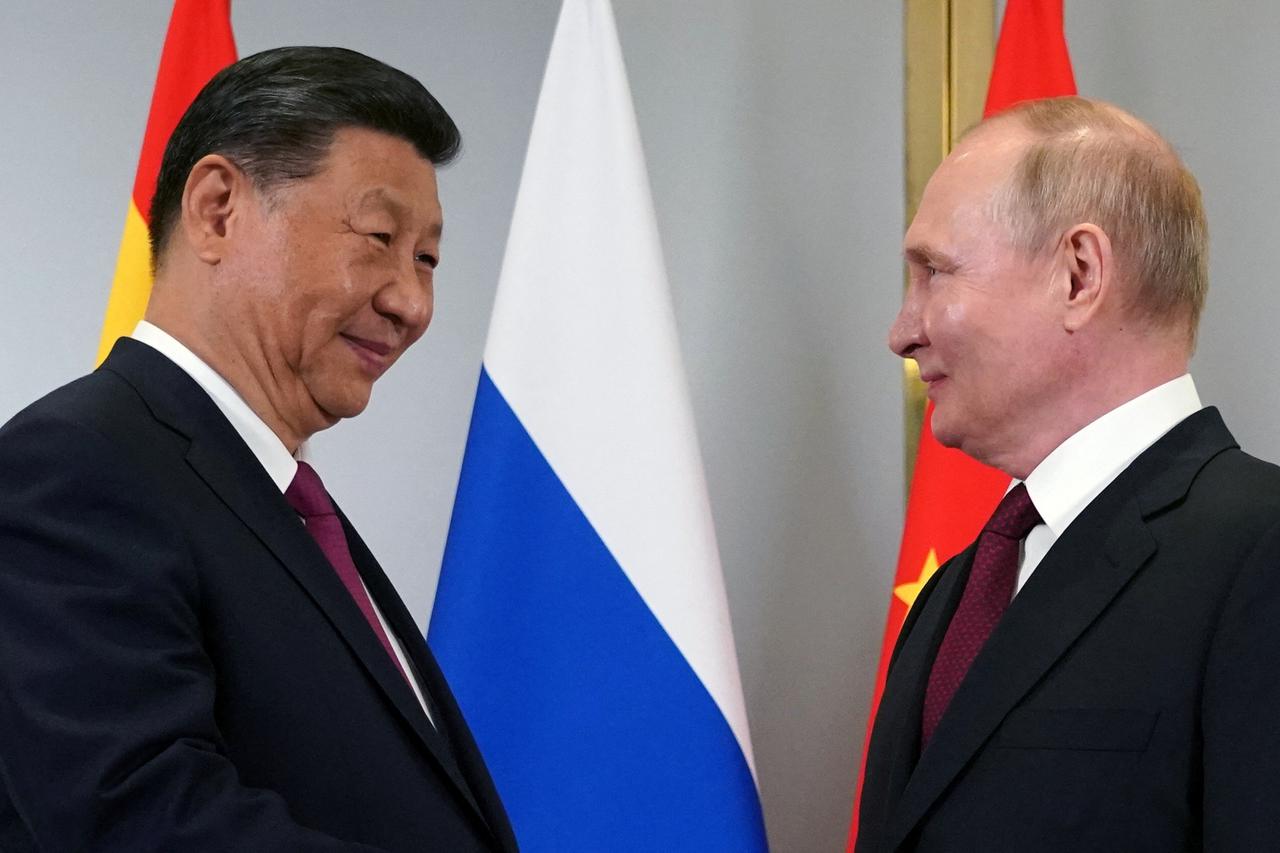 Russian President Putin and Chinese President Xi meet in Astana