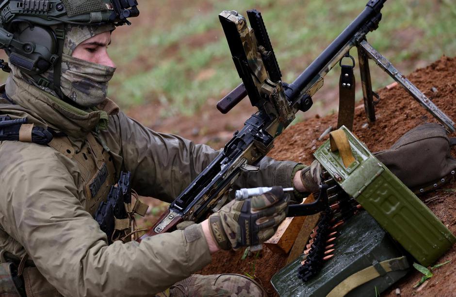 Ukrainian special forces prepare their weapons in Bakhmut region