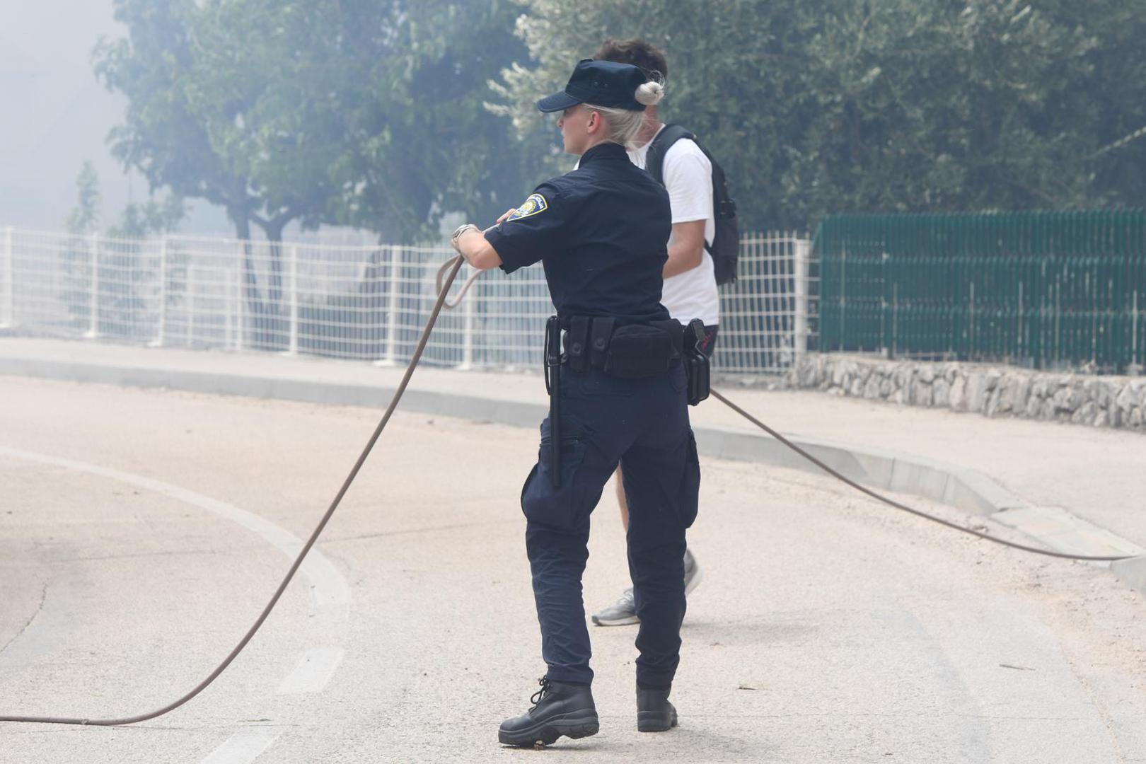 13.07.2023.,Sibenik - U gašenju požara otvorenog prostora koji je izbio na lokaciji Grebaštica u Šibensko-kninskoj županiji, trenutno sudjeluje 79 vatrogasaca sa 28 vatrogasnih vozila, Intervencijska vatrogasna postrojba Šibenik, 3 protupožarna zrakoplova Canadair CL-415, 2 protupožarna zrakoplova Air Tractor. Photo: Hrvoje Jelavic/PIXSELL