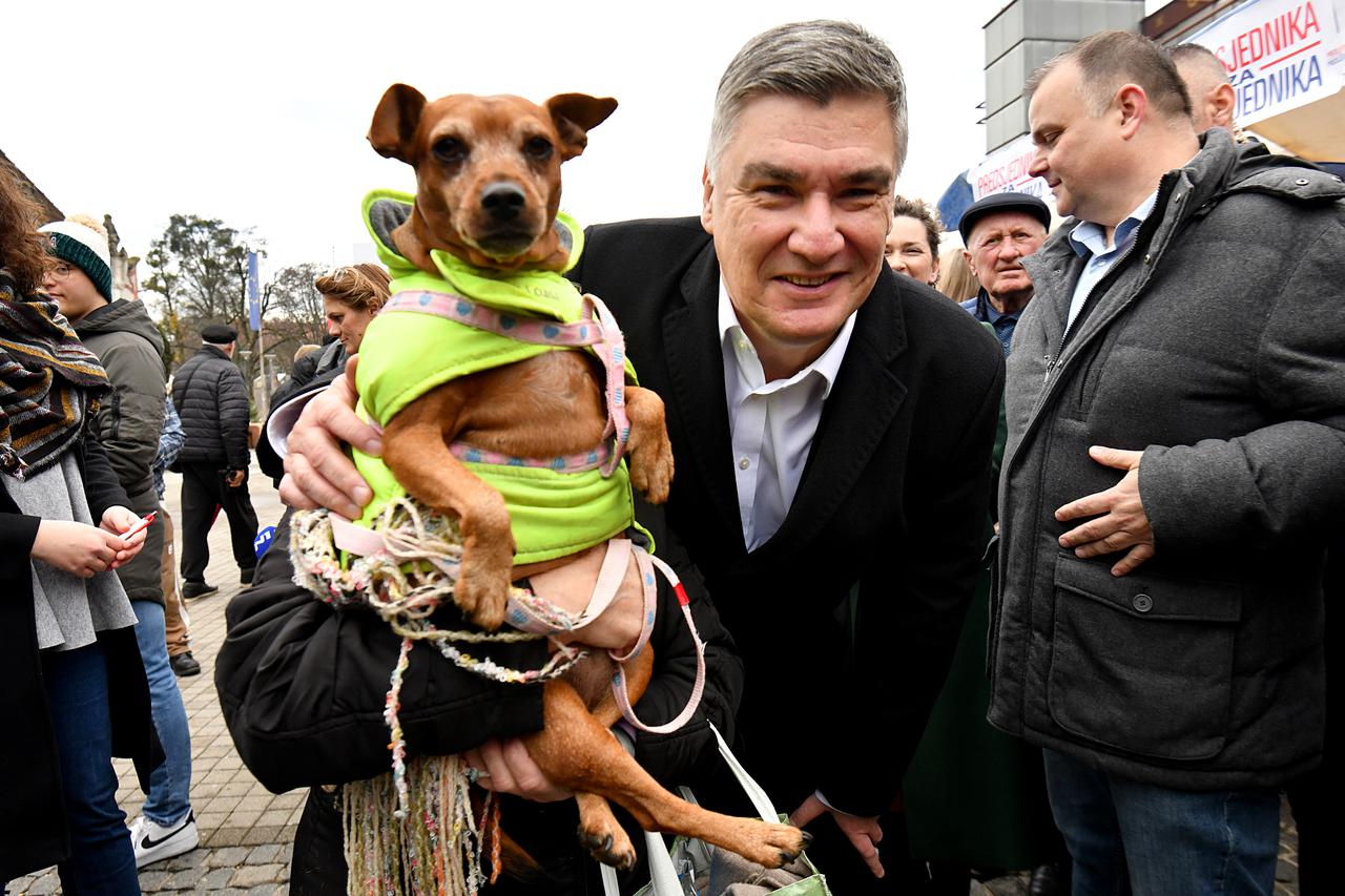 Zoran Milanović se družio s građanima u Čakovcu, oduševio ga psić koji ga je lizao po licu