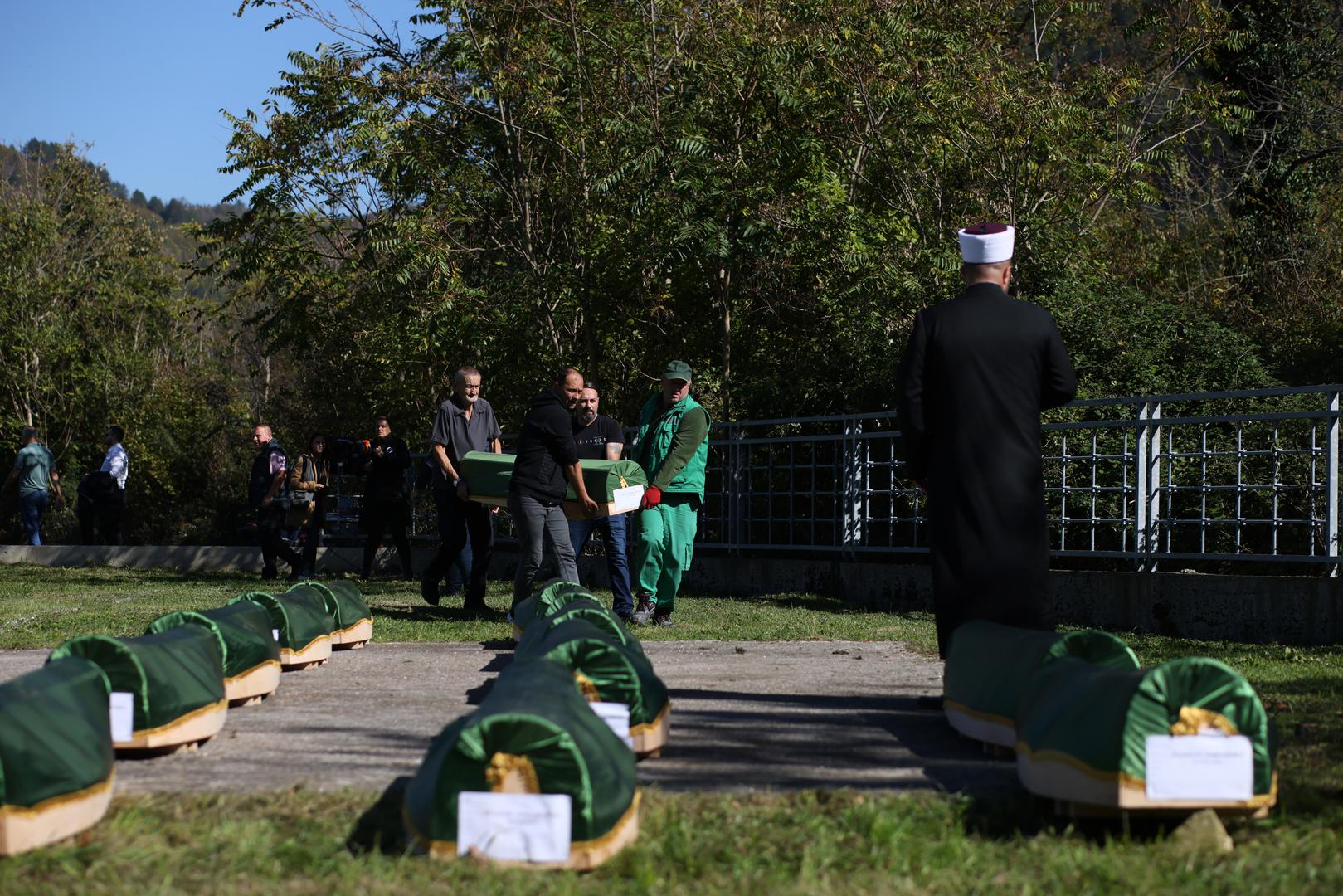 Ukupna bilanca poginulih u poplavama i odronima u Bosni i Hercegovini do sada iznosi 26 osoba. Uz 19 žrtava u Jablanici, četiri osobe su poginule u Konjicu, gdje se još uvijek traga za tijelom jedne nestale osobe, dok su tri osobe nastradale u Fojnici.