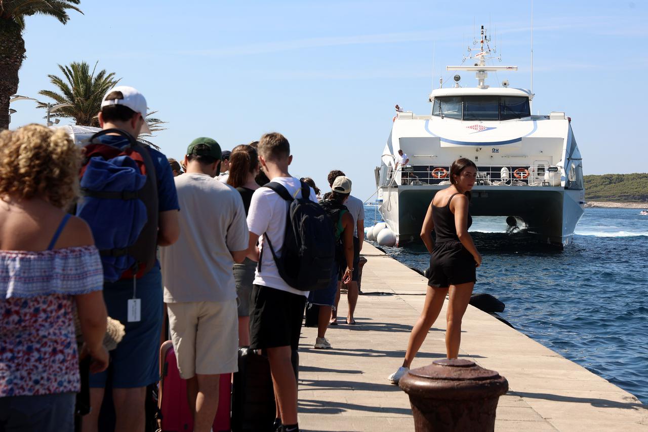 Hvar: Reportaža o turizmu