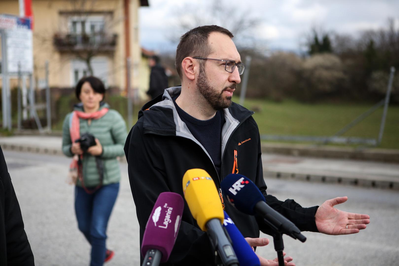 12.03.2021,Zagreb - Zagreb je nas! i Mozemo! konferencija za medije  Tema konferencije problemi su naselja Sveta Klara i Podbrezje.  Na konferenciji za medije govorili su Tomislav Tomasevic, zastupnik u Gradskoj skupstini i kandidat za gradonacelnika Zagreba,Tomislav Vukoja, vijecnik u Mjesnom odboru Siget.
Photo: Zeljko Hladika/PIXSELL