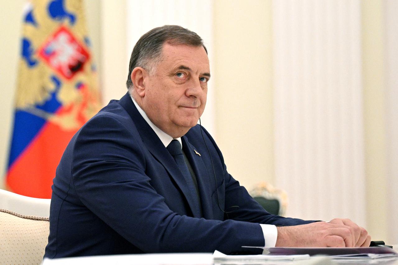 Russian President Vladimir Putin and Bosnian Serb leader Milorad Dodik meet in Moscow