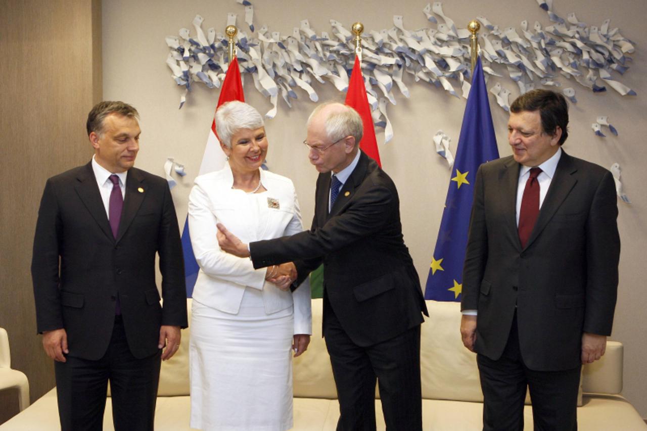 \'(L-R) Hungary\'s Prime Minister Viktor Orban, Croatia\'s Prime Minister Jadranka Kosor, EU Council President Herman Van Rompuy and European Commission President Jose Manuel Barroso pose before a mee