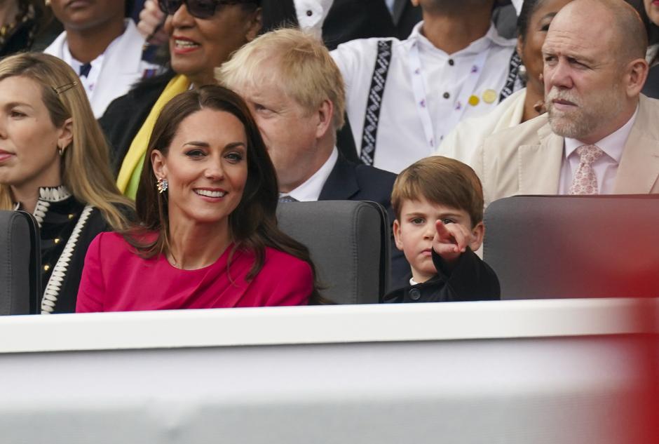 The Queen and Royal Family at Jubilee Pageant