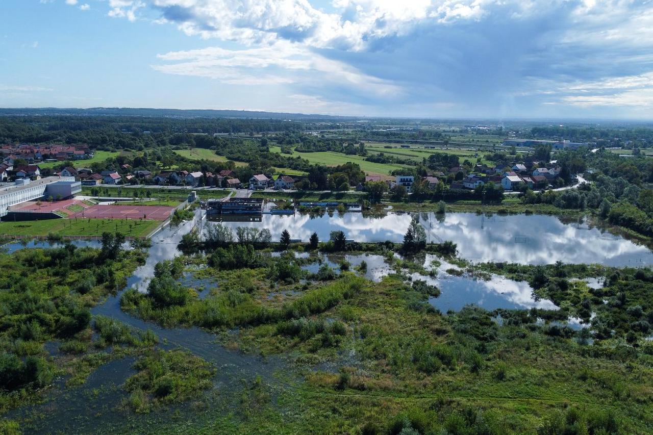 Slatina: Kiša i tu?a poplavila ulice i obiteljske ku?e