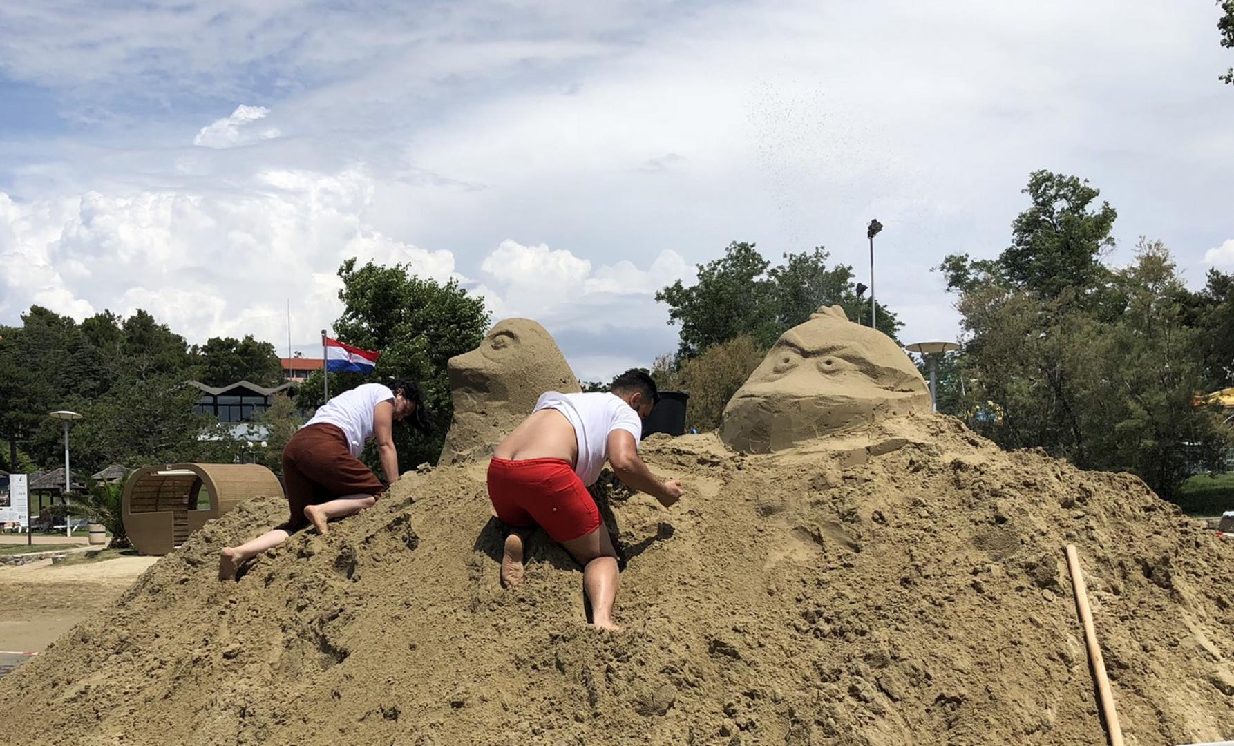 Kroz godine postao internacionalni festival na kojem su sudjelovali razni mladi umjetnici i studenti umjetnosti iz cijeloga svijeta (Španjolska, Rumunjska, Litva, Norveška, Švedska, Mađarska, Bugarska, Amerika, Italija).