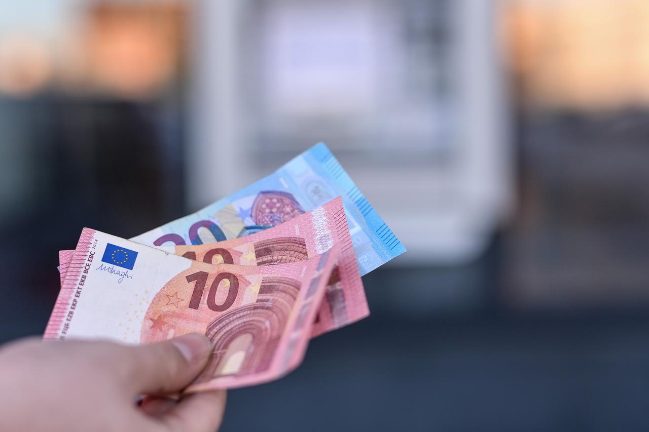 Od 1. siječnja euro postaje službena valuta u Hrvatskoj i nakon 29 godina zamijenit će kunu