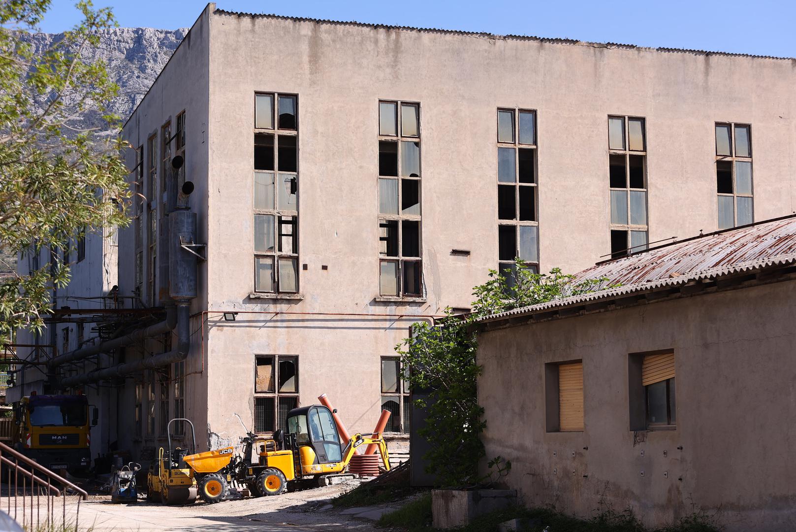 20.04.2023., Split - Deponij radioaktivne sljake na lokaciji nekadašnje tvornice Jugovinil u Kastel Sucurcu. Photo: Miroslav Lelas/PIXSELL