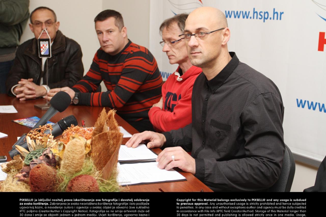 '31.01.2013. Karlovac - Karlovacki HSP odrzao je konferenciju za medije povodom iskljucivanja Ante Djapica iz stranke na kojoj su istaknuli kako se zbog toga clanovi iz ostalih pravaskih stranaka poci