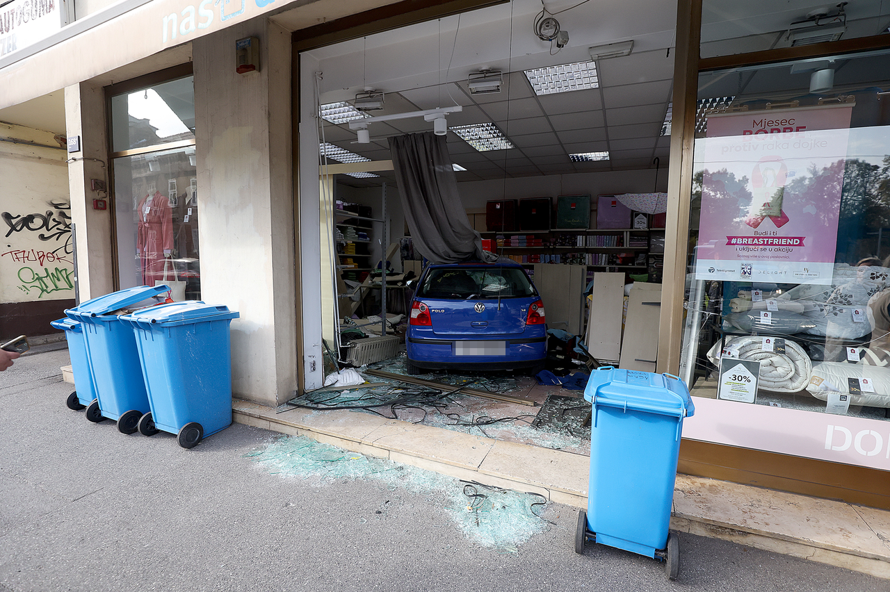 Bjelovar: Izgrebano vozilo nasred Demetrove ulice privla?i pozornost prolaznika