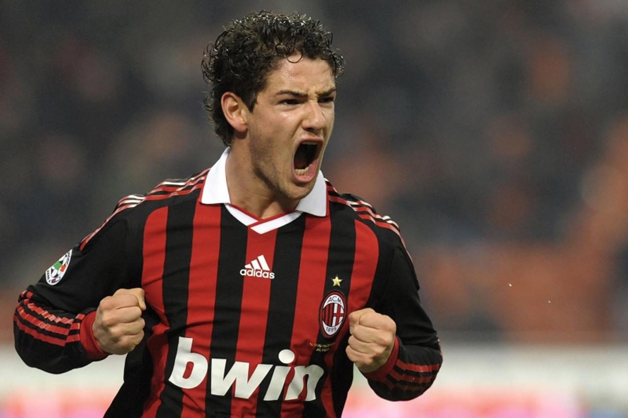 'AC Milan\'s Pato celebrates after scoring against Sampdoria during their Italian Serie A soccer match at the San Siro stadium in Milan December 5, 2009.  REUTERS/Paolo Bona (ITALY SPORT SOCCER)'