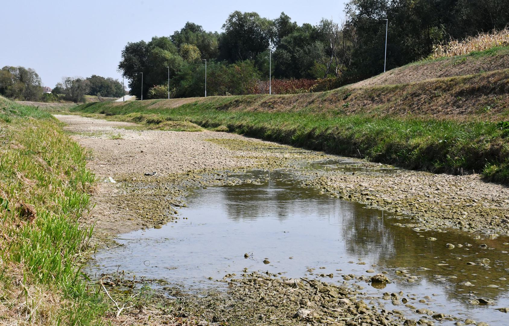 Kao drugi najveći problem Chat GPT navodi klimatske promjene i ekološke izazove. Tu je porast temperature, rast razine mora, ali i prirodne katastrofe. 