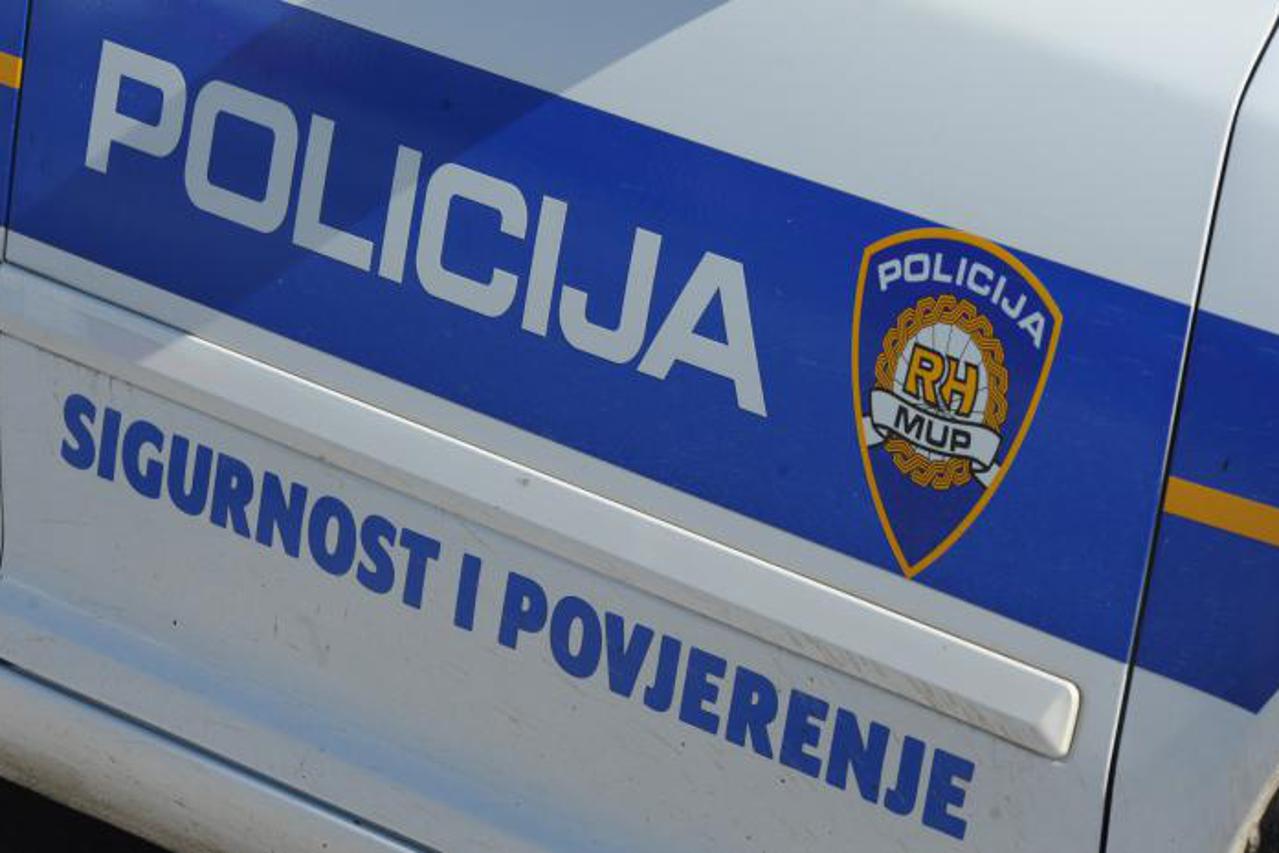 policija