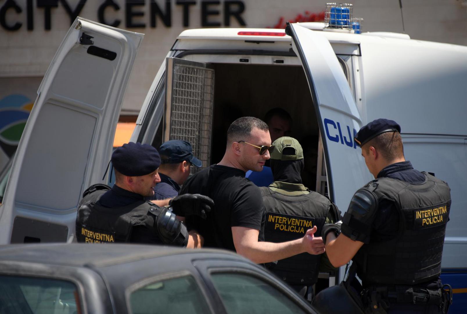 Policija i zaštitari u ponedjeljak poslijepodne intervenirali su kod zgrade Porečanke u Puli.