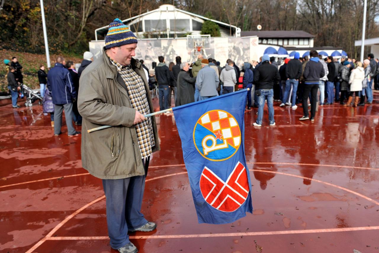 '27.11.2010., Zagreb - Na Tuskancu nekadasnjem igralistu kk Cibone odrzana je presica i prosvjed navijaca za spas kluba.   Photo: Marko Lukunic/PIXSELL'