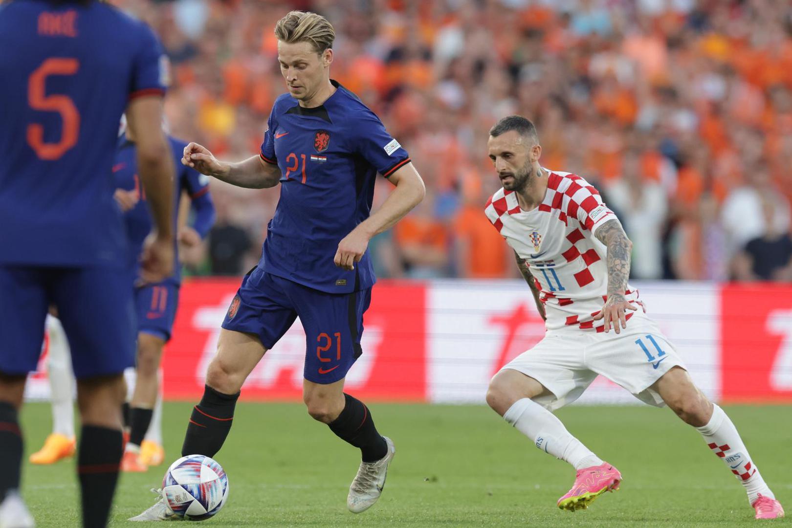 14.06.2023., stadion Feyenoord "De Kuip", Rotterdam, Nizozemska - UEFA Liga Nacija, polufinale, Nizozemska - Hrvatska. Frenkie de Jong, Marcelo Brozovic Photo: Luka Stanzl/PIXSELL