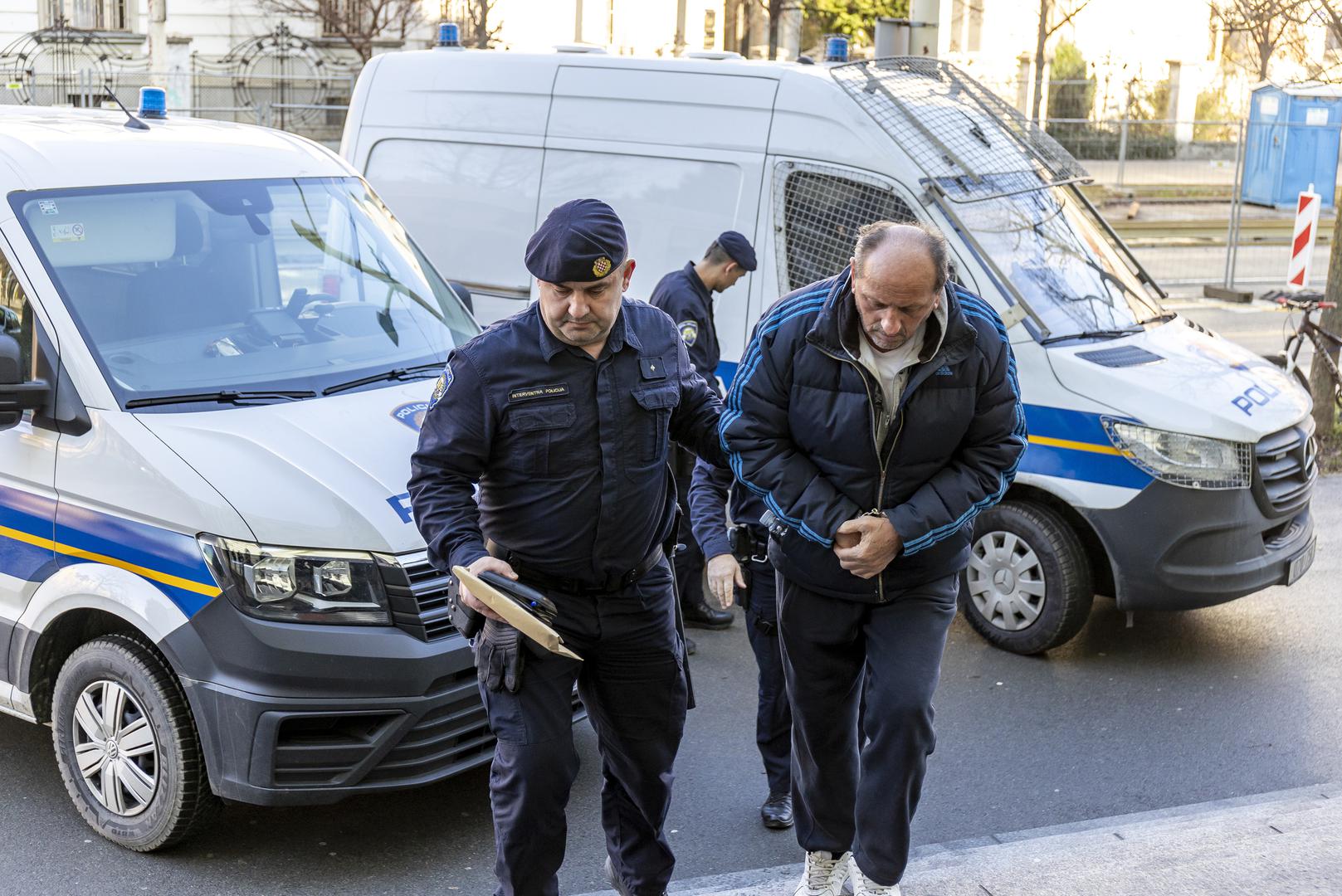 25.01.2024., Osijek - Na Zupanijski sud u Osijeku privedena petorica muskaraca osumnjicenih za krijumcarenje ljudi. Photo: Davor Javorovic/PIXSELL