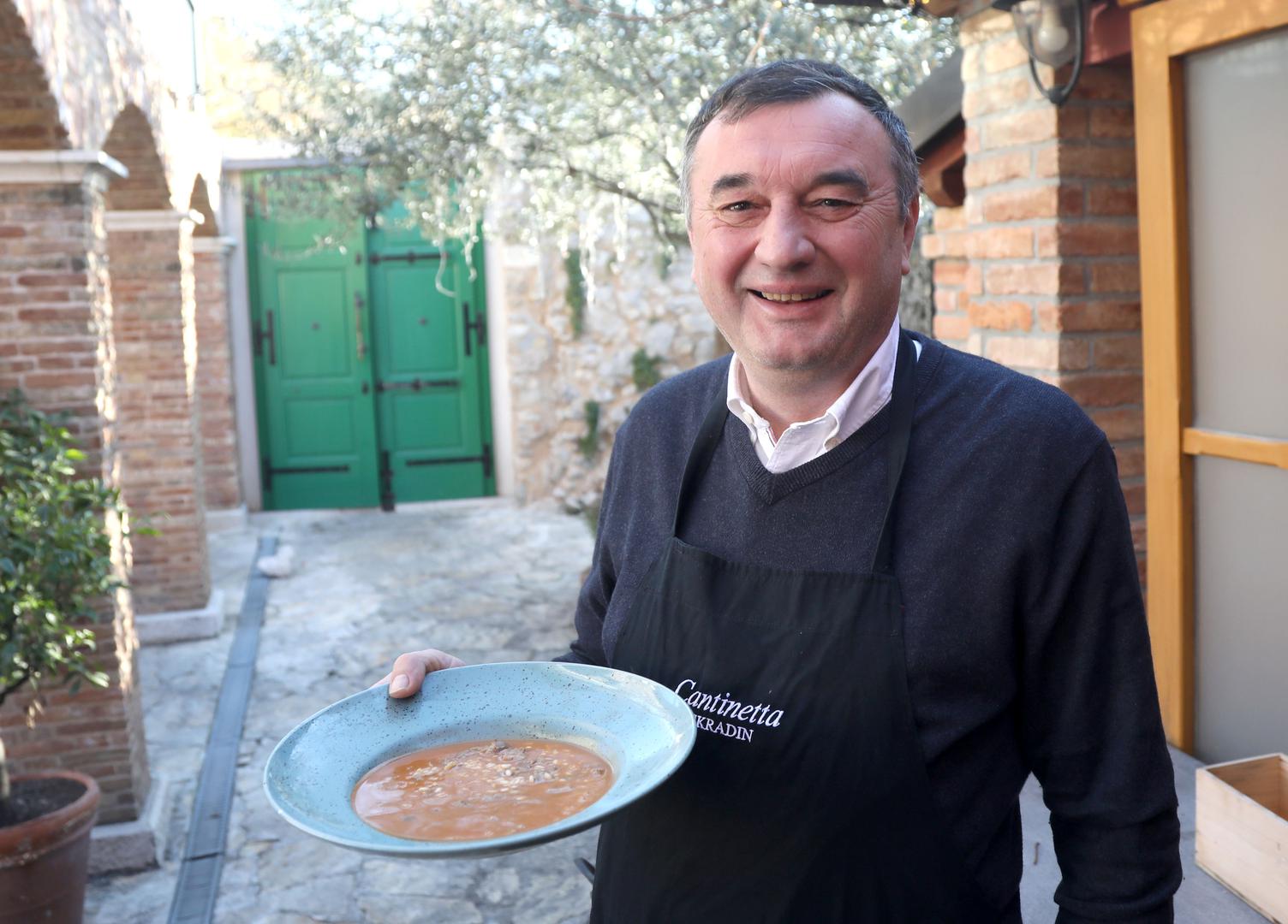 15.08.2023.,Sibenik-U skradinskom restoranu Cantinetta spremalo se tradicionalno bozicno jelo Rizi fegatini.Osobno ih je spremao vlasnik Tome Racunica, Photo: Dusko Jaramaz/PIXSELL