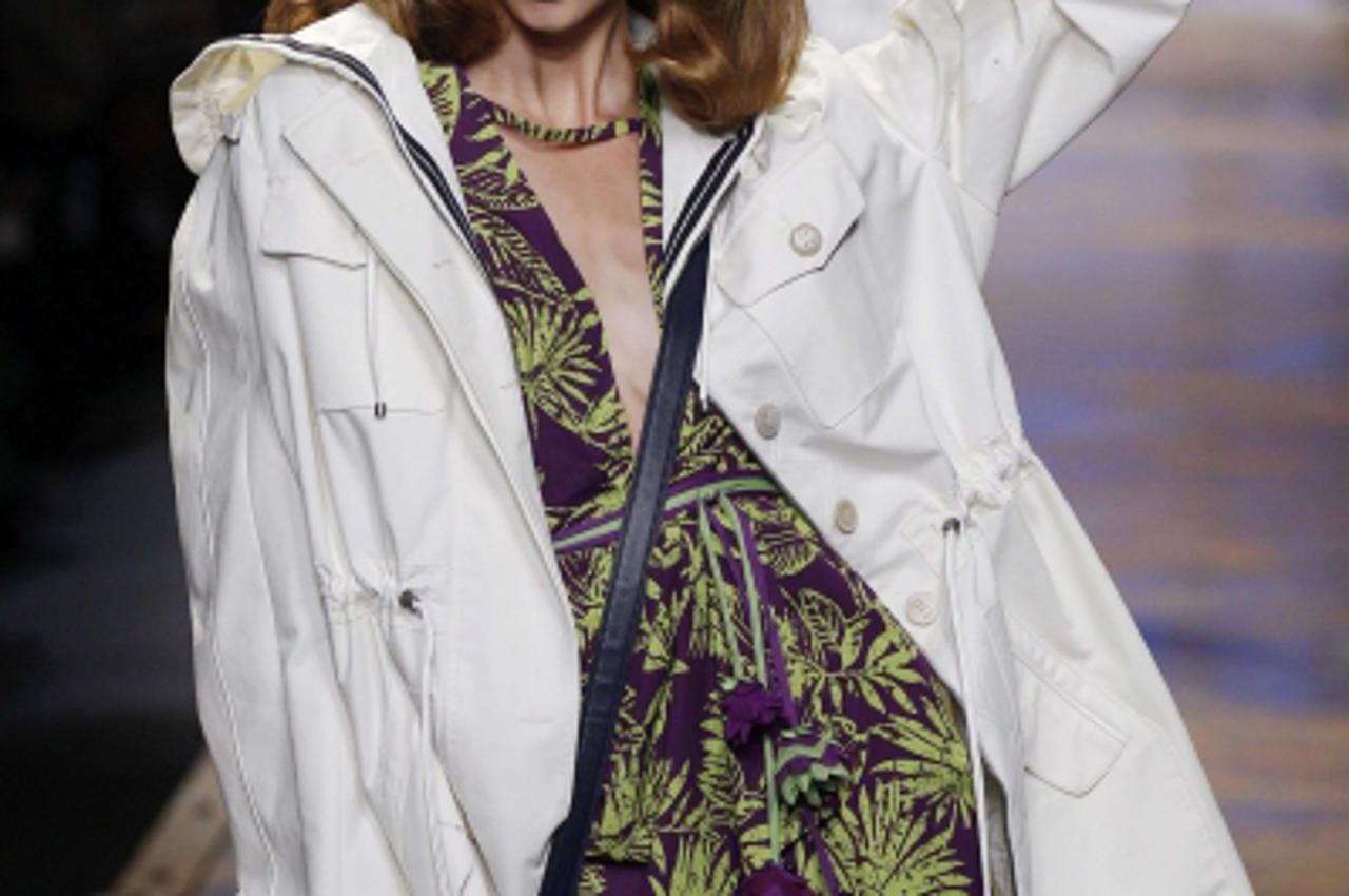 'A model presents a creation by British designer John Galliano for French fashion house Dior as part of his Spring/Summer 2011 women\'s collection during Paris Fashion Week October 1, 2010.   REUTERS/