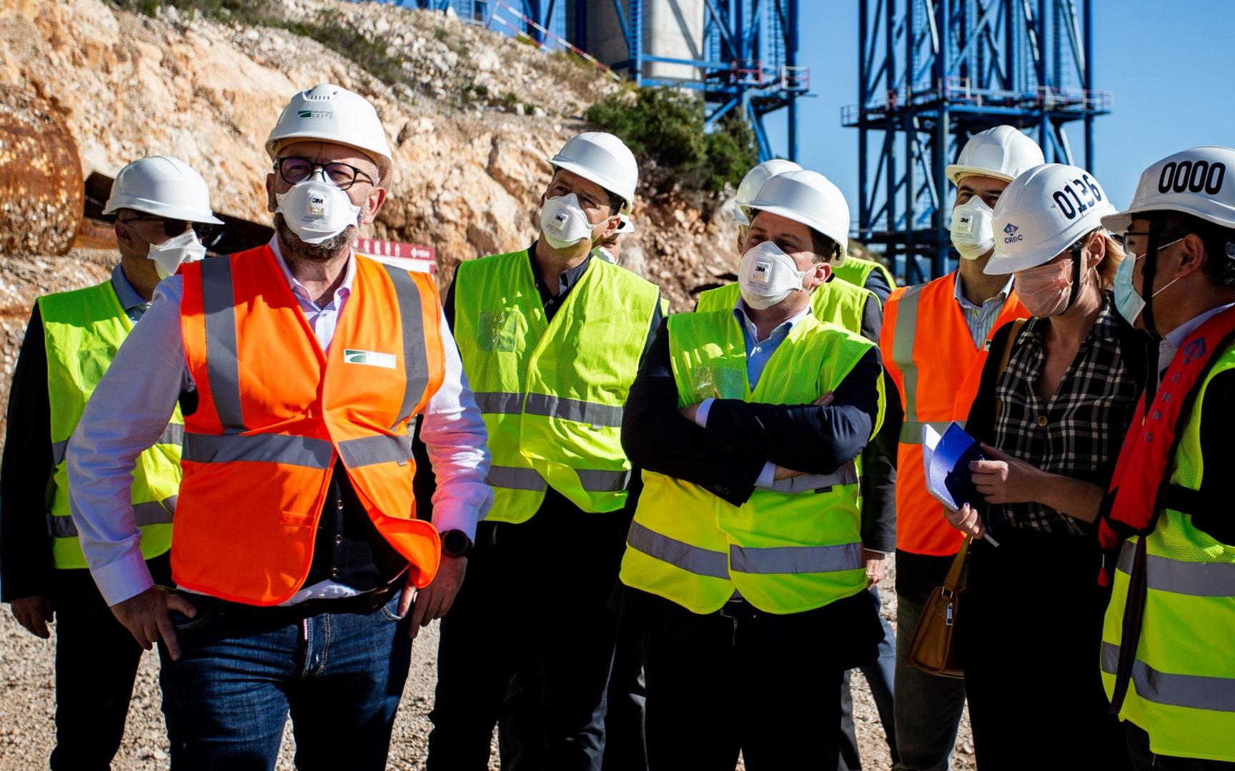 20.10.2020., Komarna - Obilazak Peljeskog mosta brodom s ministrom Olegom Butkovicem, Brankom Bacicem i ostalim duznosnicima.
Josip Skoric, Oleg Butkovic
Photo: Milan Sabic/PIXSELL